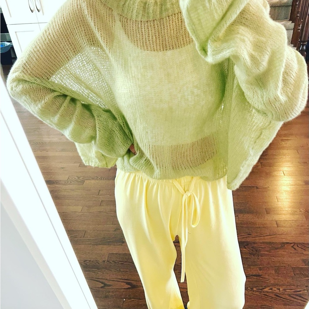 Lime Green Knit Sweater （cashmere&silk）